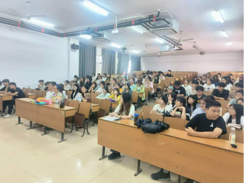 筑夢舞臺 繪影未來 2025級戲劇影視美術設計專業(yè)教育培訓會順利召開